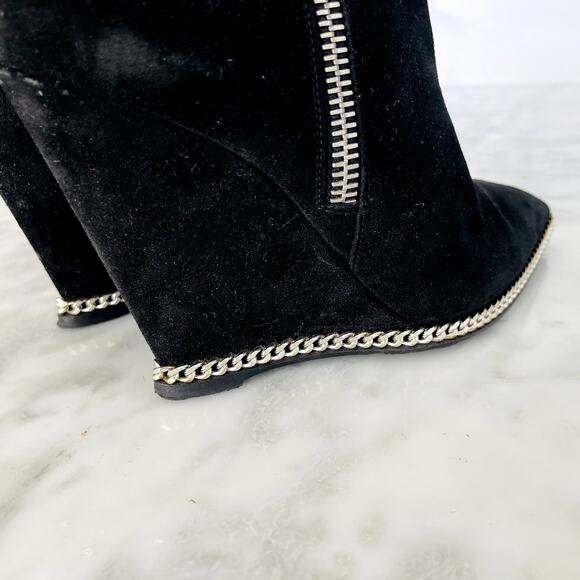 Giuseppe Zanotti Wedge Point Toe Ankle Boot Black Suede 39.5 Chain Detail w/box - Picture 5 of 10